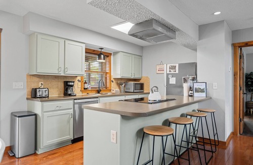 Indian Point Cabin | Closest to Indoor & Outdoor Pool + 4 Huge Suites + Stone's throw to SDC