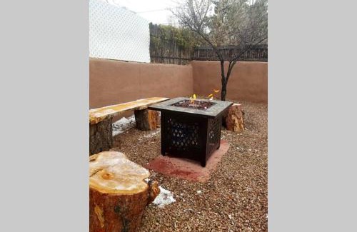 Downtown Santa Fe House | Closson Casita - Patio & Fire Pit - Near Plaza - 1BR