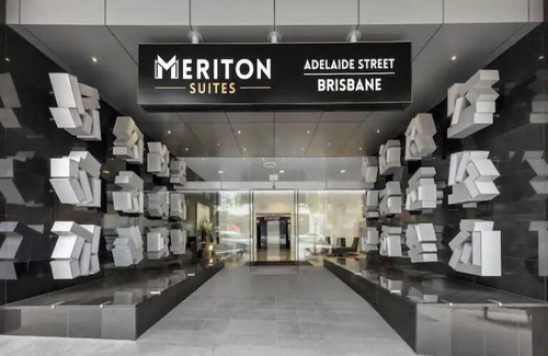 Wooloowin Apartment | Cloud 17 Retreat - Meriton Soleil Private Apt 1B