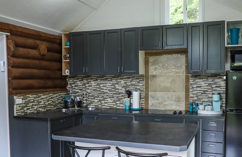 Creston Cabin | Cloud #9 Cabin — Cozy cabin w/hot tub!