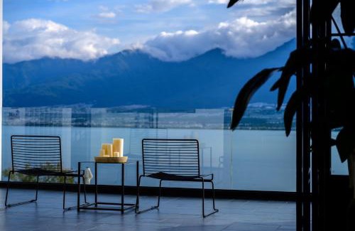 Dali Town Hotel | Cloud Edge Cabin, a full-view Cang'er Mountain and Sea Villa Hotel located on marble, Erhai Viewing Branch