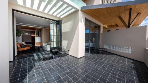 Dali Town Hotel | Cloud Edge Cabin, a full-view Cang'er Mountain and Sea Villa Hotel located on marble, Erhai Viewing Branch