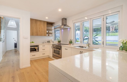 Corlette House | Cloud Nine, 18 Wynne Cres - heated pool, waterviews, beach