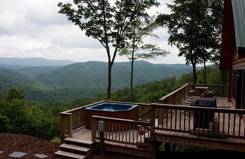 Ferguson House | Cloud Nine - Mountain Views Cabin with Grill and Fireplace