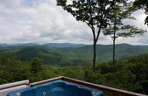 Ferguson House | Cloud Nine - Mountain Views Cabin with Grill and Fireplace