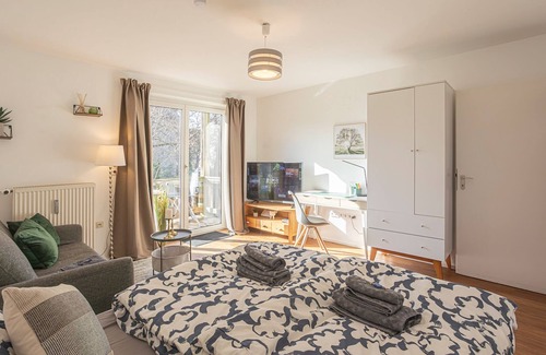 Kriegshaber Apartment | Cloud9: Kitchen | balcony | WiFi | washing machine | very good location