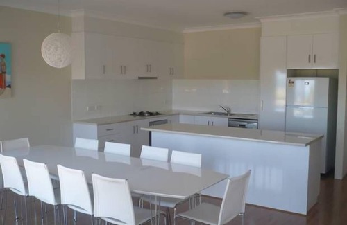 Hayborough House | Cloudbreak, Hayborough-Victor Harbor, seaviews, space for 2 families, beach 300m