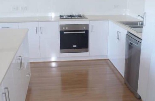 Hayborough House | Cloudbreak, Hayborough-Victor Harbor, seaviews, space for 2 families, beach 300m