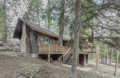 Cloudcroft House | Cloudcroft Cabin Vacation Rental 3 Mi to Skiing!