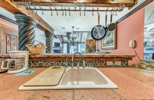 Cloudcroft Condo | Cloudcroft Home w/Fireplace Near Downtown!
