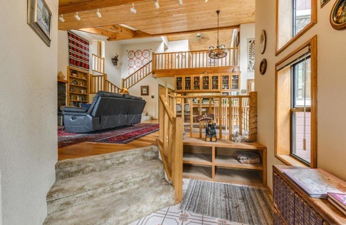 Cloudcroft House | Cloudcroft Mtn Home with Patio, Walk to Golf Course!