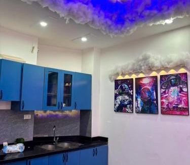 Dich Vong Apartment | Cloudy Room - Amoureux Homestay