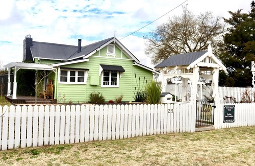 Uralla Bed & Breakfast | Clover Cottage Uralla