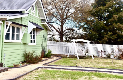Uralla Bed & Breakfast | Clover Cottage Uralla