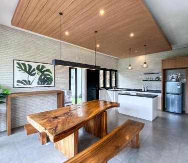 Suraberata Villa | Clover Cove Villa