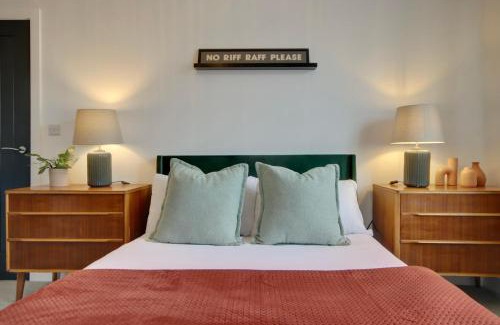 Portsmouth House | Clover lodge Portsmouth luxury home with off road free parking