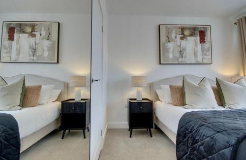 Portsmouth House | Clover lodge Portsmouth luxury home with off road free parking