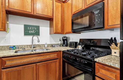 Village Condo | CLR103 Charming 1BR Oasis Steps from Old Town LQ
