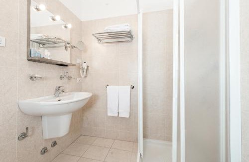 Torbole sul Garda Hotel | Club Hotel e Residence La Vela