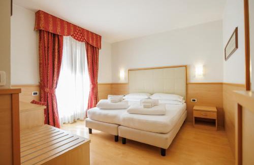 Torbole sul Garda Hotel | Club Hotel e Residence La Vela