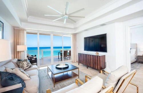 Seven Mile Beach Apartment | Club Se7en at Beachcomber