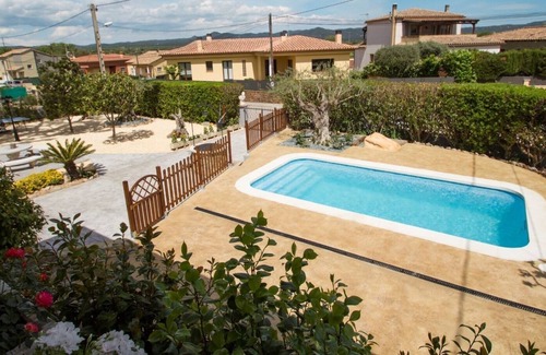 Llagostera Villa | Club Villamar - Precious villa, very spacious and with a magnificent garden with private pool, wo...