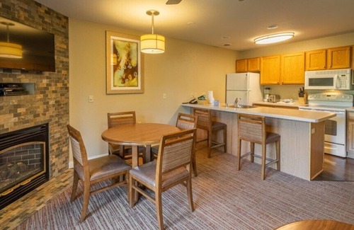 Lake Delton Condo | Club Wyndham Tamarack - Spacious 1 Bedroom