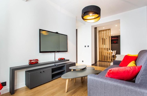Quartier de la Folie-Mericourt Apartment | CMG Canal Saint-Martin - Pierre Levée