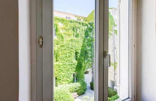 1st Arrondissement Apartment | CMG Marseille - Maison Pagnol