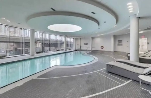 Toronto Entertainment District Condo | CN Tower, Union & Lakeview Condo+Free Parking