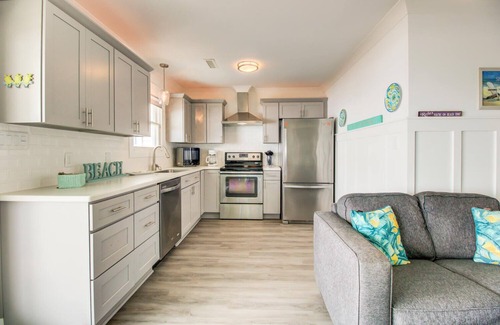 North Carolina Coast House | CN1702: Fort Knox: Adorable Oceanfront Home in Great Location in Carolina Beach