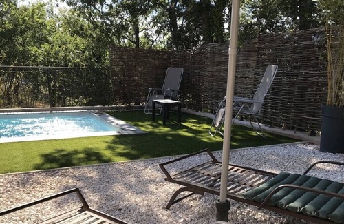 Sainte-Anastasie-sur-Issole Bed & Breakfast | COUNTRYSIDE - CHAMBRE D'HOTE PRIVATE SUITE - PRIVATE SPA VERANDA & POOL