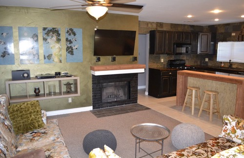 Spring Valley Villa | Co-Living. work, play, SHARE, enjoy. (Casita)
