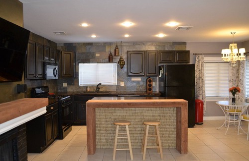 Spring Valley Villa | Co-Living. work, play, SHARE, enjoy. (Casita)