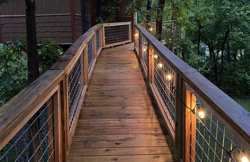 Lacy-Lakeview Cabin | Coach’s Quarters on the Creek- A Night in the Trees!