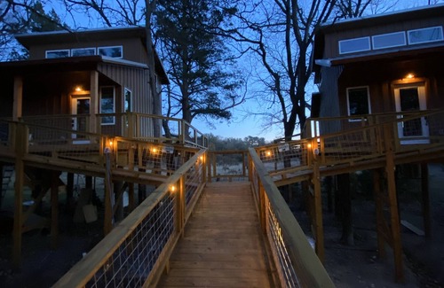 Lacy-Lakeview Cabin | Coach’s Quarters - The Clubhouse - Spend night in the trees!