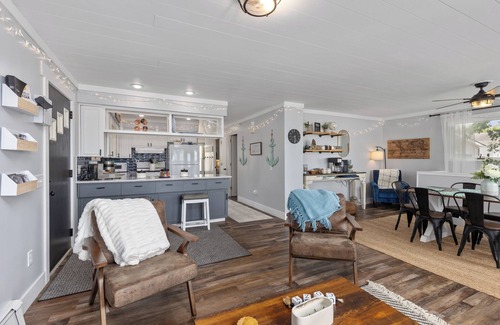 Coral House | Coady Lakefront Bliss - 4BR - Hot Tub - Boat - Kayak