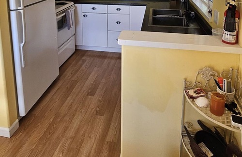 Coal Harbour Cottage | Coal Harbour (Port Hardy) Ocean Front Cottage(pet friendly)