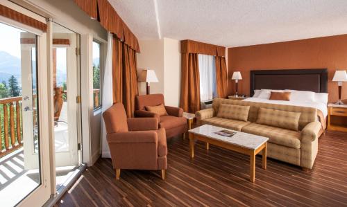 Revelstoke Hotel | Coast Hillcrest Hotel