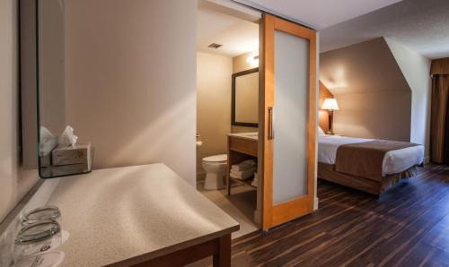 Revelstoke Hotel | Coast Hillcrest Hotel