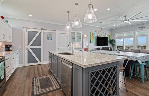 Port Bolivar House | COAST ON INN - 2nd row, 4bedroom, sleeps 16, seconds from beach!