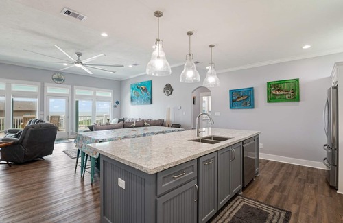 Port Bolivar House | COAST ON INN - 2nd row, 4bedroom, sleeps 16, seconds from beach!