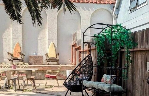 Sharp Park Apartment | Coast PalmTree Yard 2BR Block from Beach