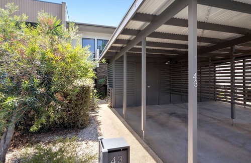Torquay House | Coast Townhouse Golf and Beach