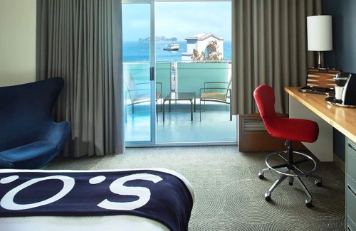 Fisherman's Wharf Hotel | Coastal 2 Unit Comfort w/Firepits & Bay Glimpses | Steps from the Wharf!
