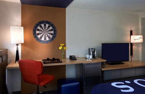 Fisherman's Wharf Hotel | Coastal 2 Unit Comfort w/Firepits & Bay Glimpses | Steps from the Wharf!