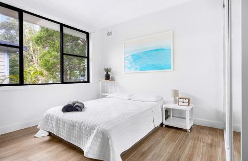 Mona Vale House | Coastal 3 bedroom house with private oasis.