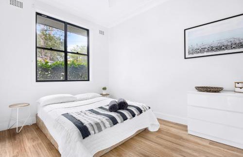 Mona Vale House | Coastal 3 bedroom house with private oasis.