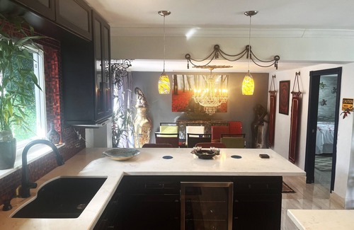 Central Corals House | Coastal 3BR 2BA Paradise ~ Fully Equipped ~Near Beach & Downtown L@K