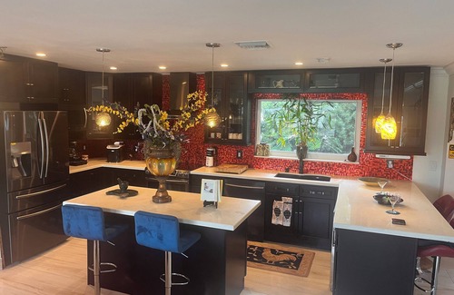 Central Corals House | Coastal 3BR 2BA Paradise ~ Fully Equipped ~Near Beach & Downtown L@K